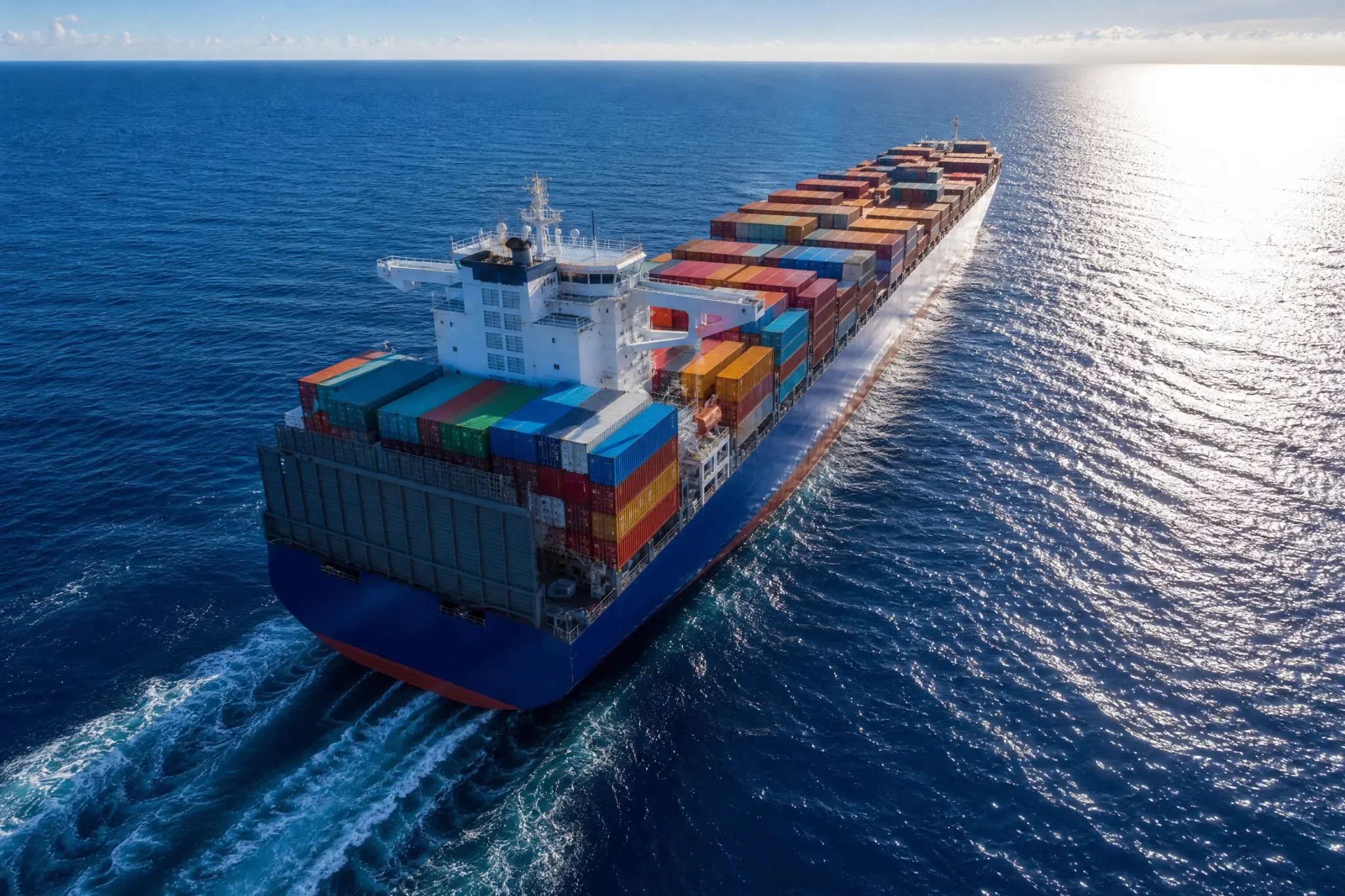 Kapal kargo logistik internasional